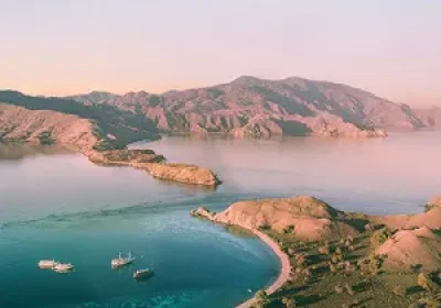 Top 5 Must-Visit Spots in Komodo National Park