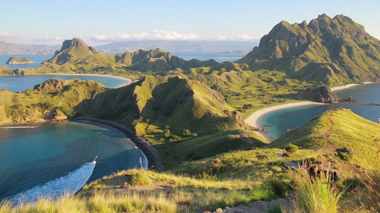 Top 5 Must-Visit Spots in Komodo National Park